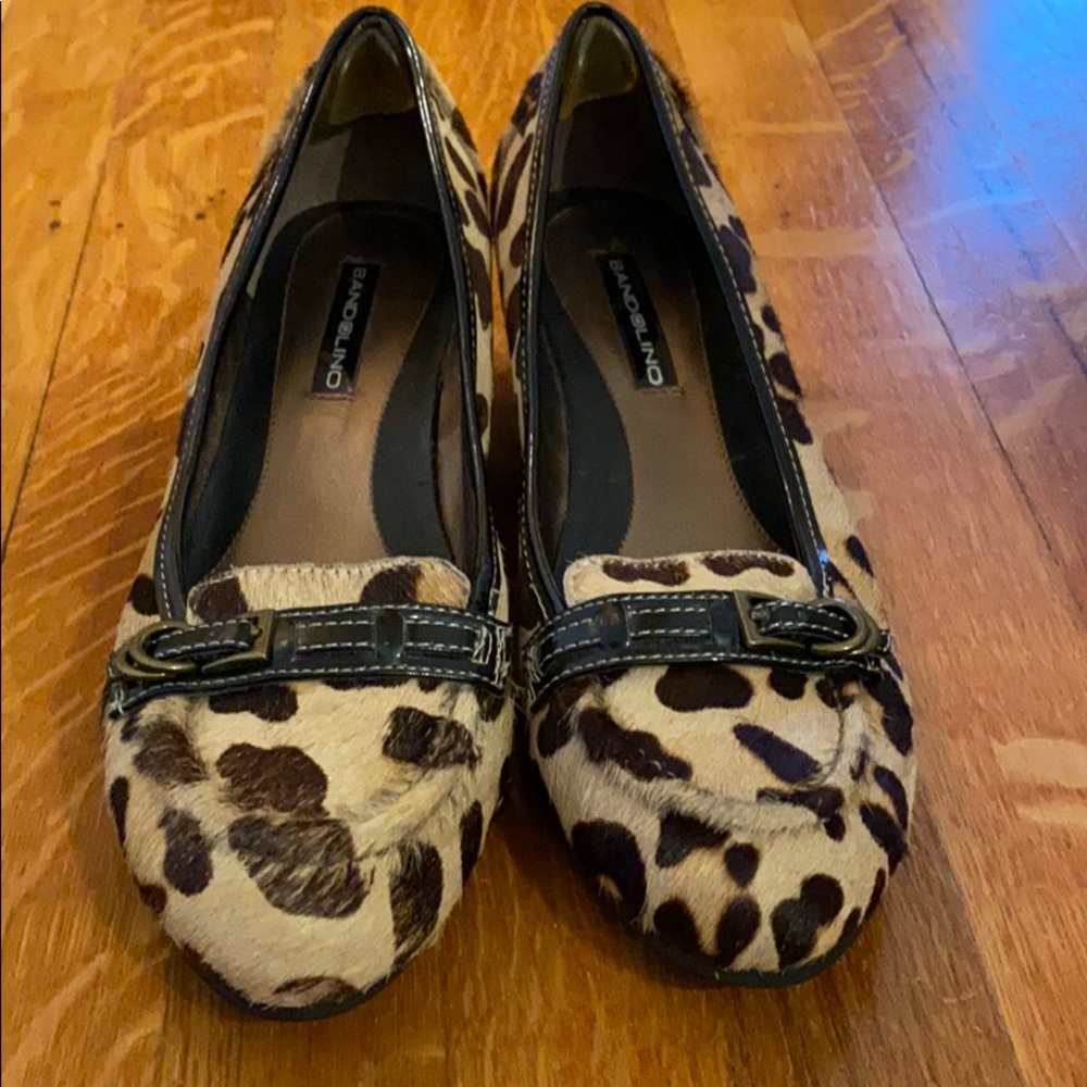 GUC Bandolino leopard calf hair loafers 6.5M